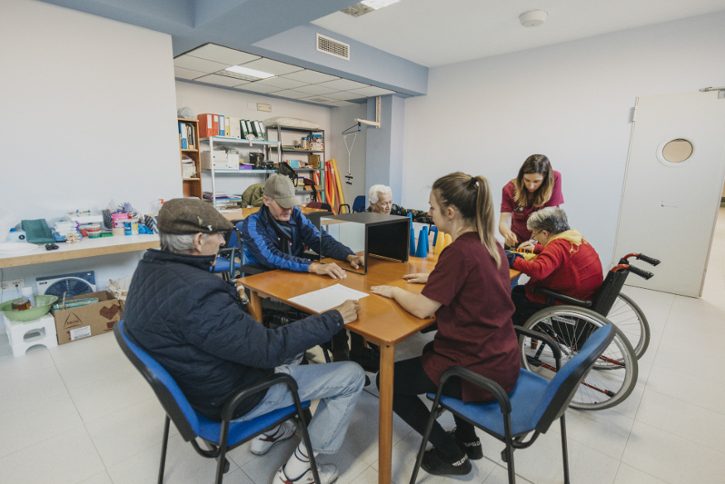 Monitoras y residentes del Grupo Ciudad Jardín