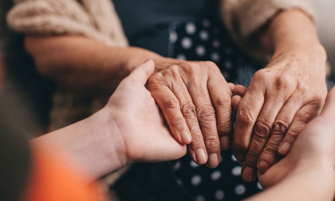 cuidador ancianos