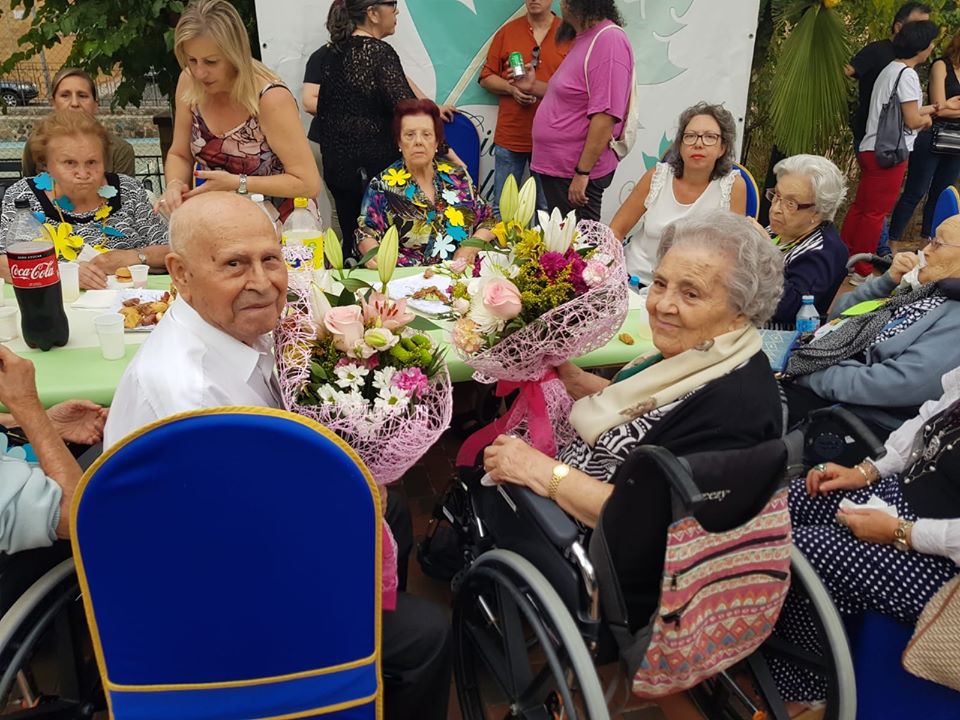 Mayores disfrutando al aire libre