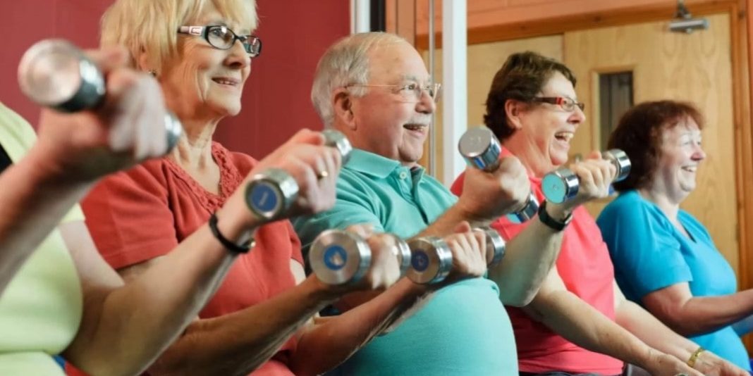 Personas de tercera edad haciendo deporte Grupo Ciudad Jardín | Deportes tercera edad: 8 recomendaciones