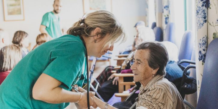 Grupo Ciudad Jardín | Comida para ancianos tras la jubilación: dietas residencia de mayores
