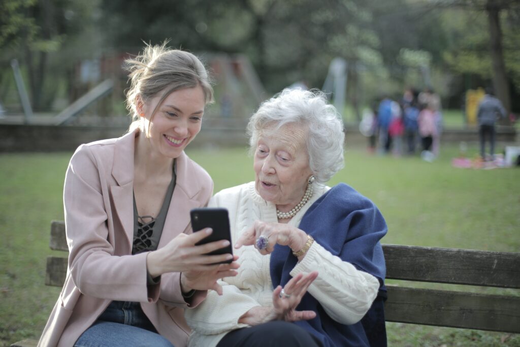 tercera edad socializando