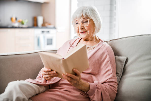 beneficios de leer en personas mayores