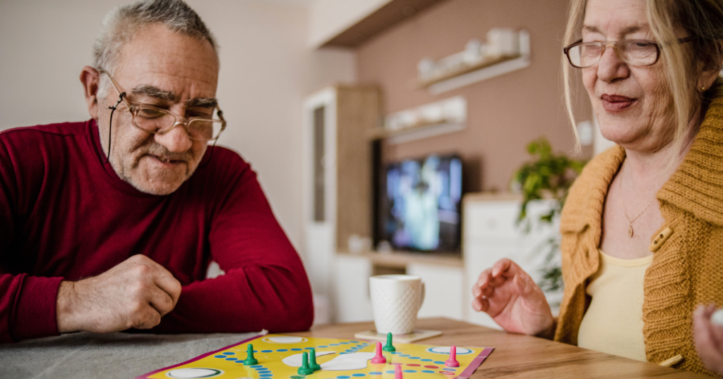 Juegos de mesa para personas mayores en residencias