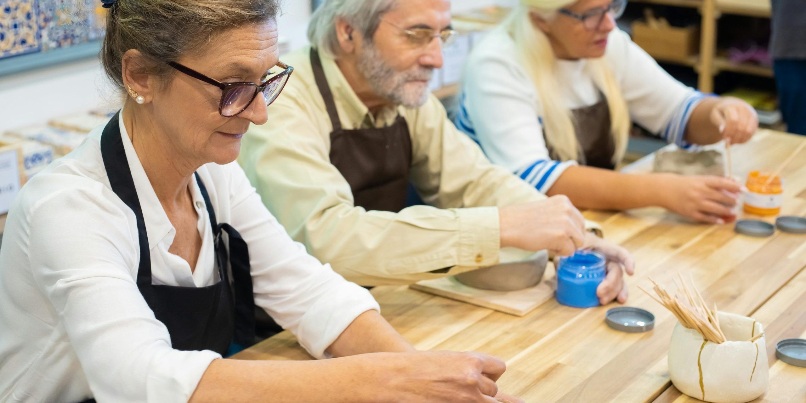 pexels-kampus-6023607 ¿Es importante la arteterapia en las personas mayores?