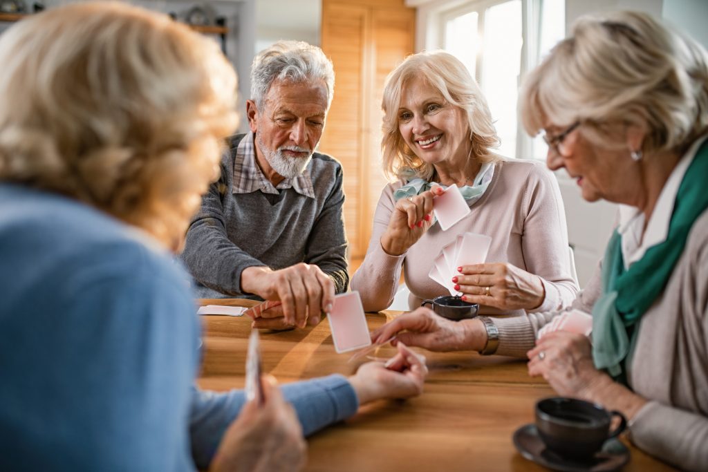 Grupo Ciudad Jardín | Autoestima en personas mayores: Cómo mejorarla día a día Participación de ancianos en actividades recreativas y sociales para la mejora de la autoestima