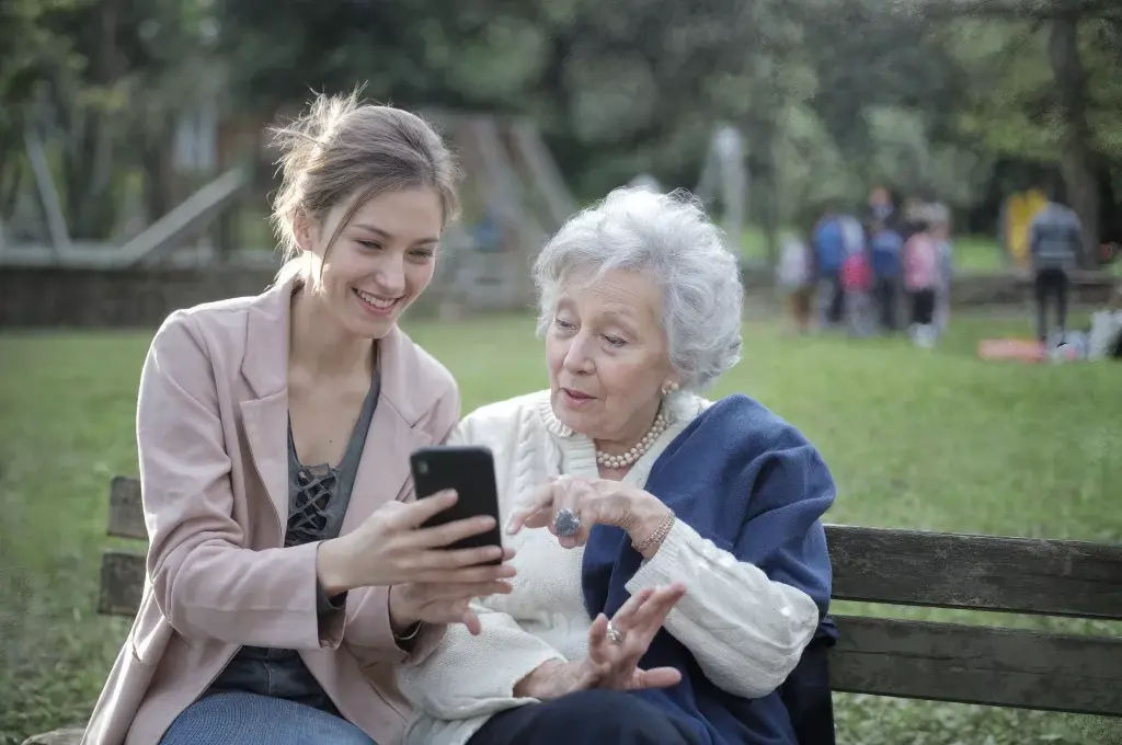 Grupo Ciudad Jardín | Tecnología para mayores: conectar en verano con tus seres queridos Grupo Ciudad Jardín | Tecnología para mayores: conectar en verano con tus seres queridos